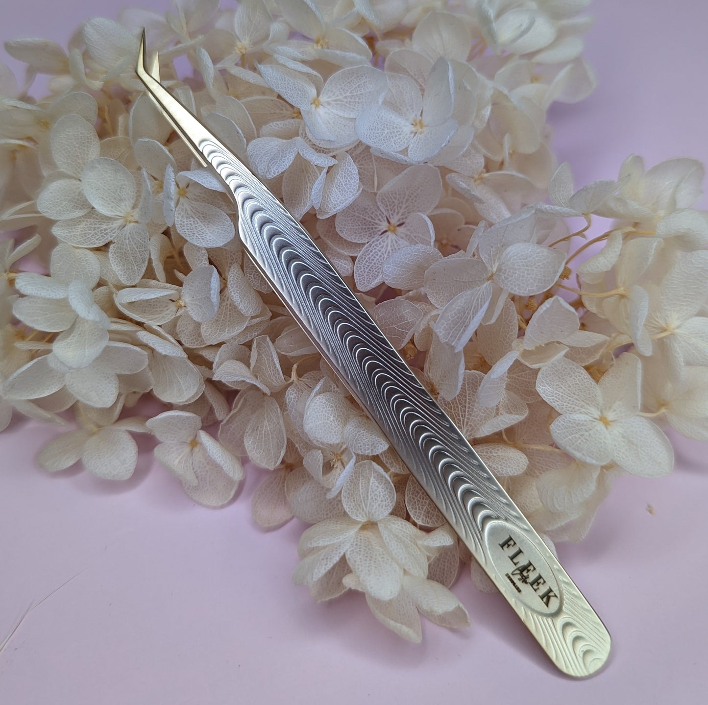 FLEEK 45°ANGLED TWEEZER